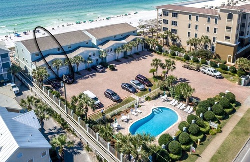 Crystal Beach House | Beach Front Fabulous 4 bedrooms/4Baths/pool/beach set up/wifi/sleeps 14 /deck