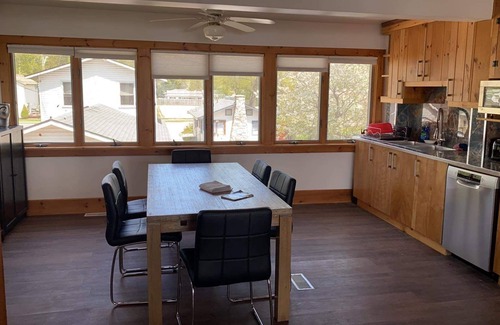 Crystal Beach House | Beach Front Family Cottage | Ping Pong & Karaoke!
