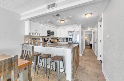 Sunnyside House | ⭐Beach Front-Gulf Front Pool-Shores Townhome 116⭐