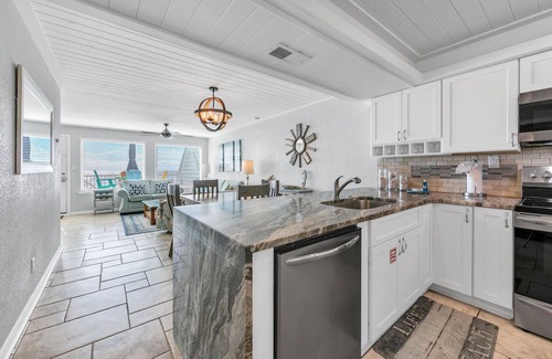 Sunnyside House | ⭐Beach Front-Gulf Front Pool-Shores Townhome 116⭐