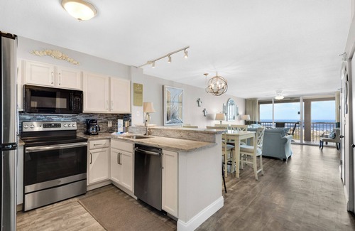 Holiday Isle Condo | 🌊Beach Front~Gated~ Tennis~Pools~Magnolia House #510- Gone Gulfin'
