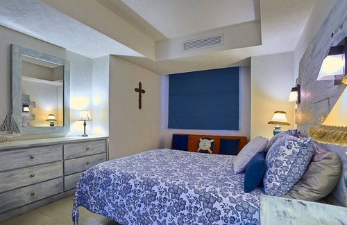 South Hotel Zone Condo | Beach Front, Great Views & Unique Decor