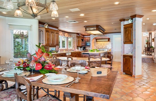 Waimanalo Beach House | BEACH FRONT HOME/5 MASTER SUITES/LANAI/7 BATHROOMS/CENTRAL AIR CONDITIONING