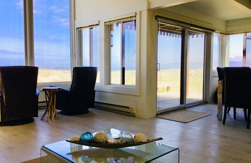 Castroville House | BEACH FRONT HOME in Paradise! 2 min walk down your private path to ocean waves!