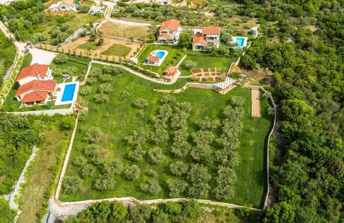 Milohnici House | Beach front home in Linardici