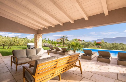 Milohnici House | Beach front home in Linardici