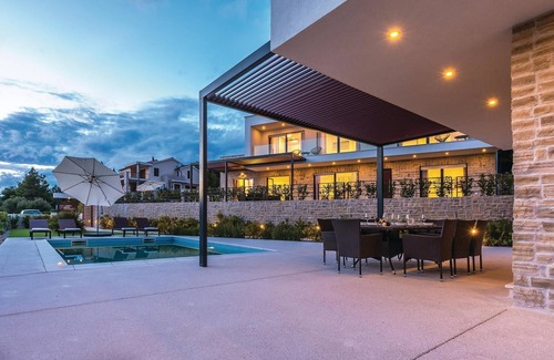 Tribunj House | Beach front home in Tribunj