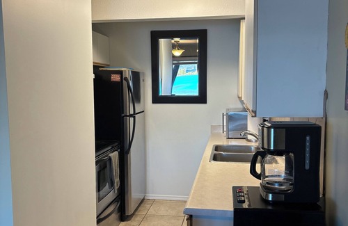 Central Okanagan Apartment | BEACH FRONT HOME PRIVATE HOT TUB