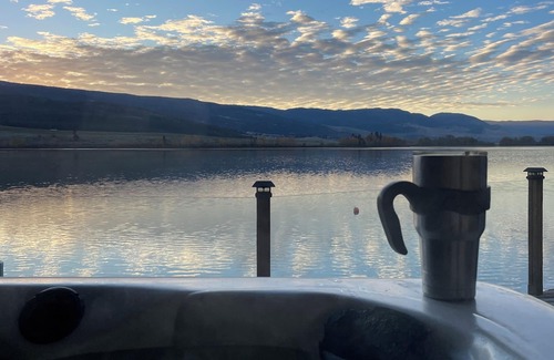 Central Okanagan Apartment | BEACH FRONT HOME PRIVATE HOT TUB