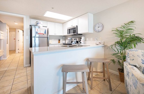 Gulf Shores Condo | BEACH FRONT ~ Hotel in Gulf Shores ~ Full Kitchen ~ Master Suite