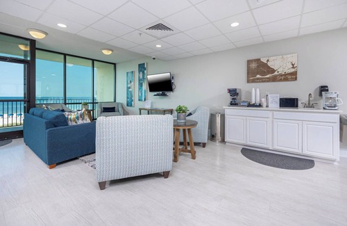 Gulf Shores Condo | BEACH FRONT ~ Hotel in Gulf Shores ~ Full Kitchen ~ Master Suite