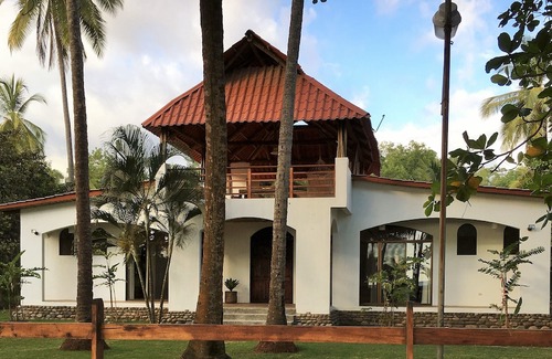 Parrita House | BEACH FRONT HOUSE ON PLAYA PALO SECO BEACH!