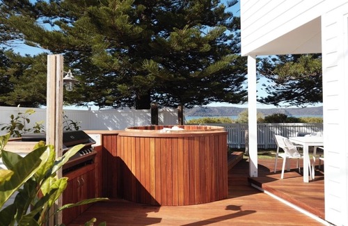 Patonga House | Beach Front House Outdoor Hot Tub Sauna