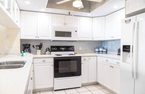 Madeira Beach Condo | Beach Front - John's Pass - Beach Place #210