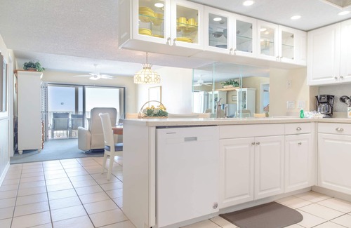 Madeira Beach Condo | Beach Front - John's Pass - Beach Place #210