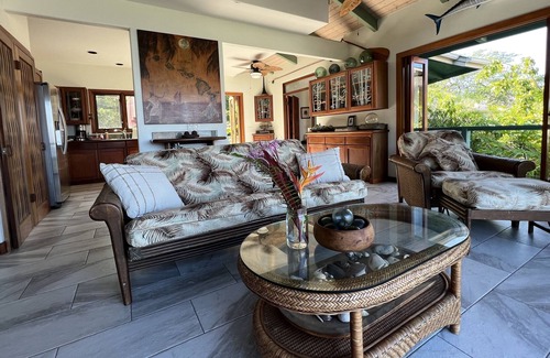 Honaunau-Napoopoo House | Beach Front Kealakekua Bay