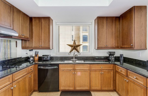 Ono Island Condo | Beach Front Luxury Indigo East 8th Floor Corner Condo | Gulf Views | 2300 Sq.ft | Jetted Tub | Pool