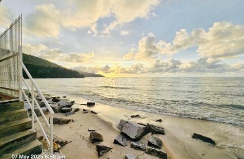 George Town Apartment | Beach Front mini chalet - private pool, speaker system, complete kitchen, BBQ for 8 pax