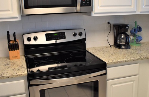Orange Beach Condo | Beach Front/New Pool/Free Wifi/in-unit Jacuzzi/Tennis Court