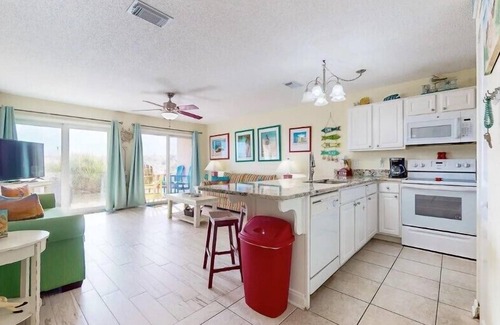 Fort Walton Beach Condo | 🌊Beach FRONT-Okaloosa Island-Pool-Island Sands 102☀️