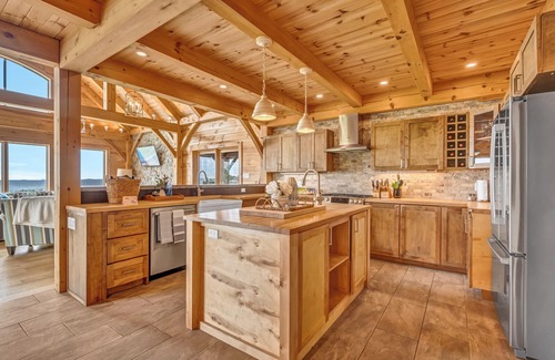 Queensland House | Beach Front Oasis - Custom-built Timber Frame Home on Cleveland Beach 12 guests