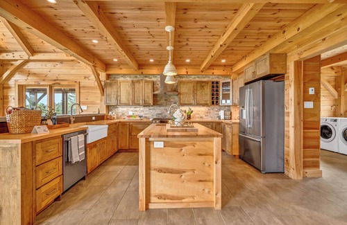 Queensland House | Beach Front Oasis - Custom-built Timber Frame Home on Cleveland Beach 12 guests