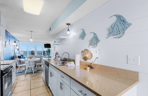 Gulf Shores Condo | Beach Front | Pool |New King & 2 Queens | Balcony | Beach Sit-up available