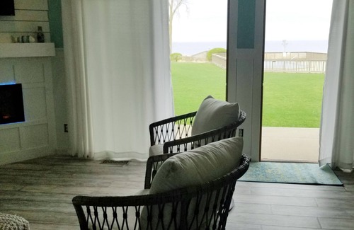 South Haven Condo | Beach Front, Pool, Short walk to Downtown. Look No more! Peaceful Paradise