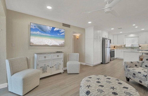 Siesta Key Condo | Beach Front. Siesta Key. Beautifully Updated Ground Floor Unit On The Beach.