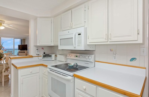 Holiday Isle Condo | BEACH FRONT, STEPS TO WATER, GORGEOUS VIEWS, WALK TO SHOPPING and RESTAURANTS