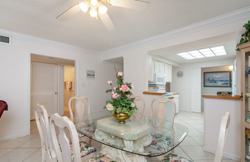 Holiday Isle Condo | BEACH FRONT, STEPS TO WATER, GORGEOUS VIEWS, WALK TO SHOPPING and RESTAURANTS