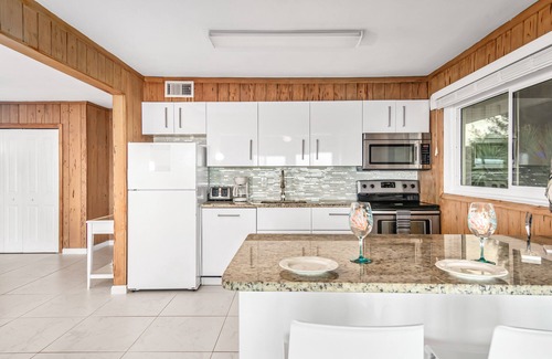 Englewood Apartment | BEACH FRONT UNIT 4 UPSTAIRS