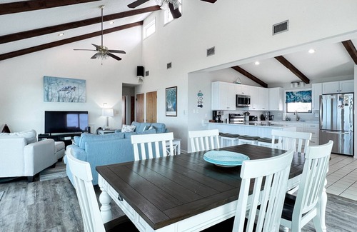 East End House | BEACH FRONT - 3 Bed 2 Bath, Remodeled, Pet Friendly, Hot Tub, Fire Pit