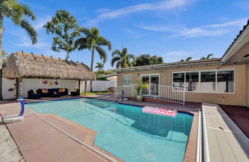 Harbor Village House | Beach & Fun: Heated Pool, Tiki Hut, Fire Pit, Bikes