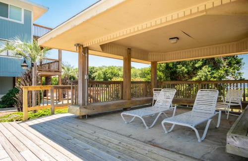 Caswell Beach House | Beach Getaway Among The Oaks