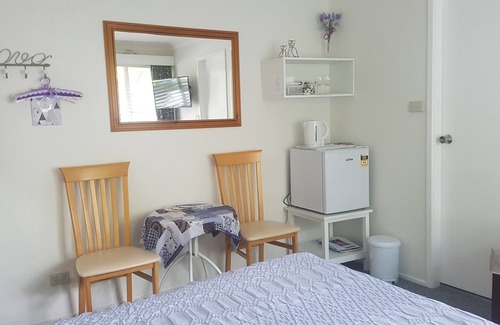 Corlette Bed & Breakfast | BEACH GETAWAY FOR A COUPLE, LINEN SUPPLIED