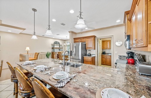 Bradenton Beach Condo | Beach Getaway in Bradenton Beach with Games, 2 Mins to Beach! - A Twist of Lime