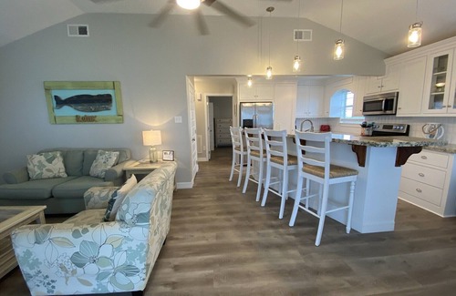 Crystal Beach House | Beach getaway for families or couples! (Pet Friendly)