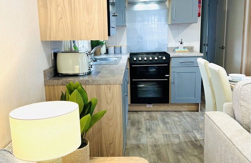 Cayton Bay House | Beach Grove, Cayton Bay