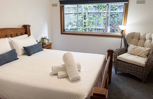 Torquay House | Beach Guesthouse - Prime Location