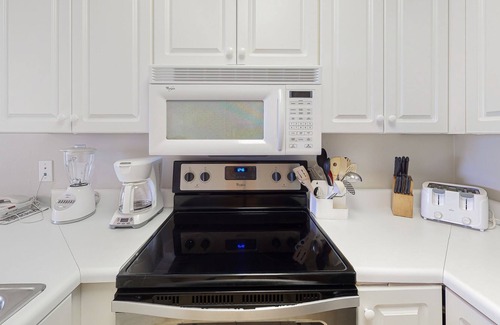 Gulf Shores Condo | Beach & Gulf-Front 3rd-Floor Condo w/Private Balcony, Shared Pool, Sauna, Gym