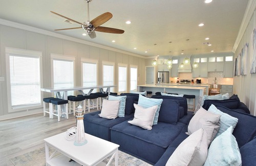 Crystal Beach House | BEACH HANSON 3 NEW Construction with pool and spa