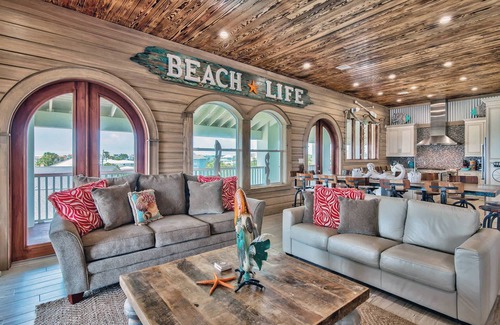 Holiday Isle House | Beach & Harbor View Rooftop Deck | Admirals Palace