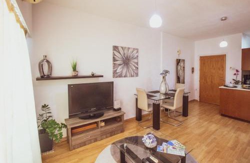 Larnaca City Centre Apartment | Beach Haven
