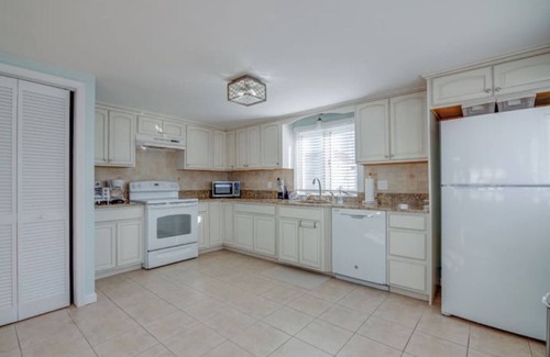 Beach Haven West House | Beach Haven West Getaway. Five Minutes to LBI!