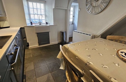 Portloe Cottage | Beach Hill Cottage - a cottage that sleeps 4 guests in 2 bedrooms