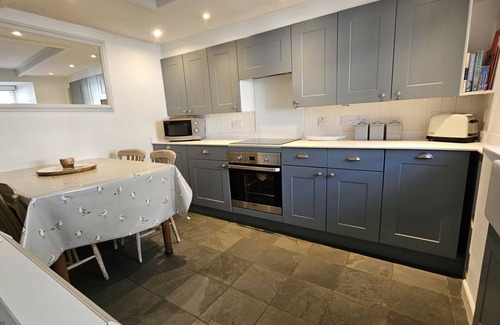 Portloe Cottage | Beach Hill Cottage - a cottage that sleeps 4 guests in 2 bedrooms