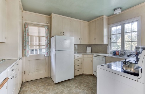 Seaside House | Beach home two blocks from shore & two minutes from town