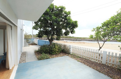 Laem Phak Bia House | Beach House in Phetchaburi