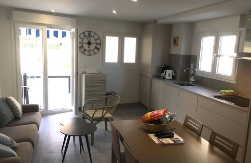 El Moncayo House | Beach House 'Guardamar Playa' with Sea View, Terrace, Balcony & Wi-Fi
